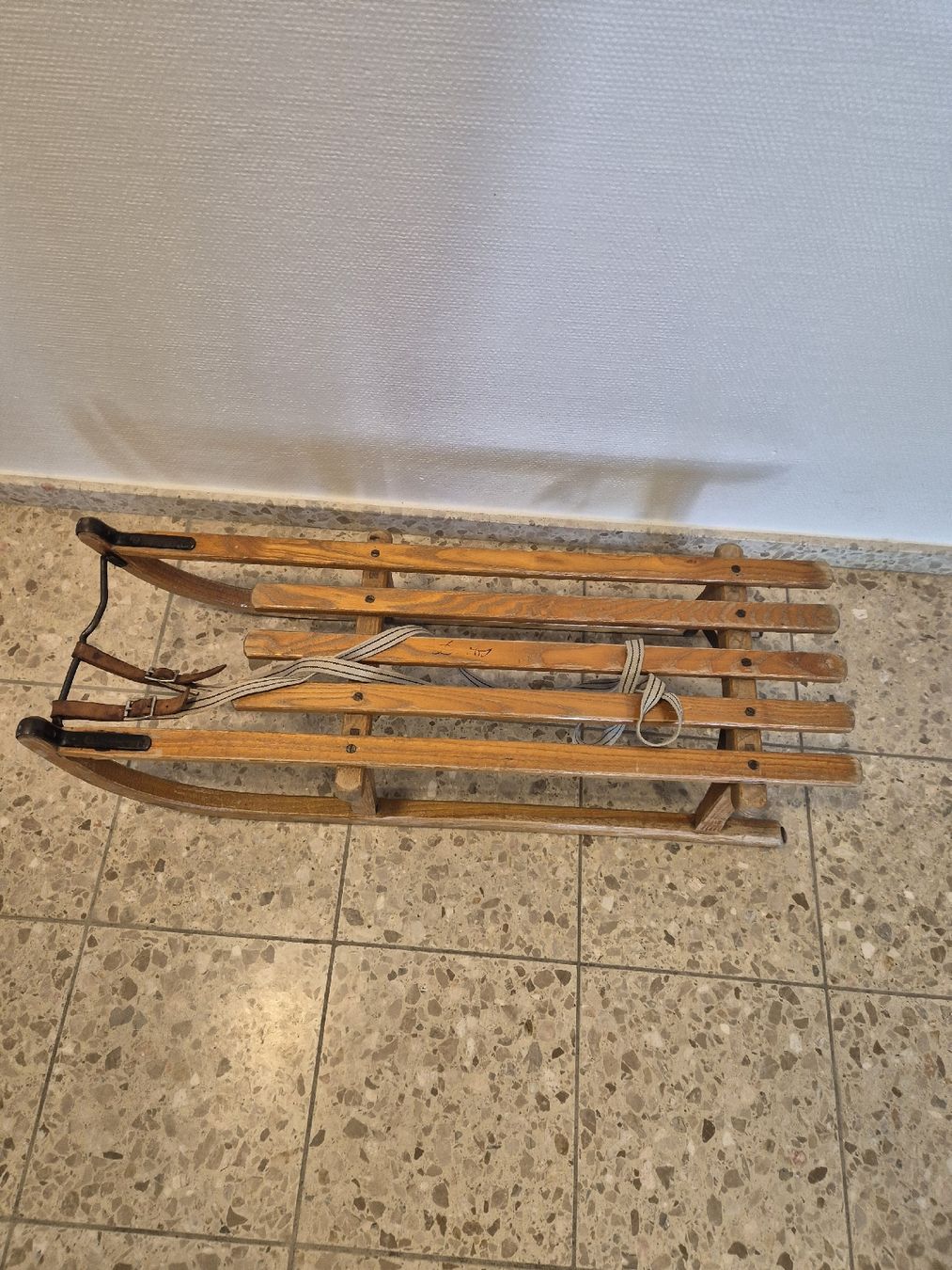 Slitta: Holzschlitten mit Seilen  – Usato da St Gallen venduto da nelsonr01 1