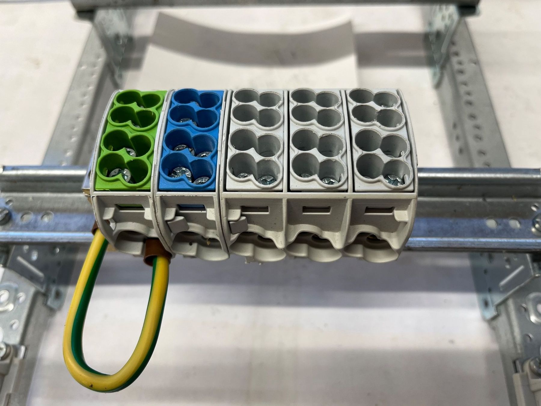 Hager Alimentazione elettrica: Klemmenblock 5x16 mm/2 – Usato da Küblis venduto da hypofacto 3