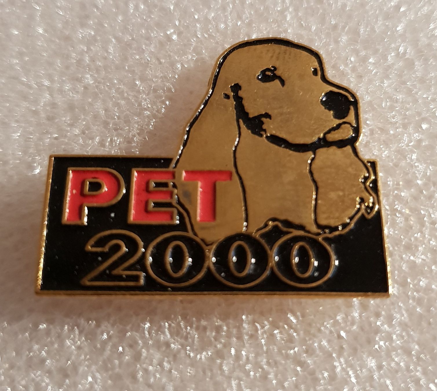 Plaketten & Abzeichen: Pin Pet 2000 – Gebraucht aus Härkingen von specialshapes