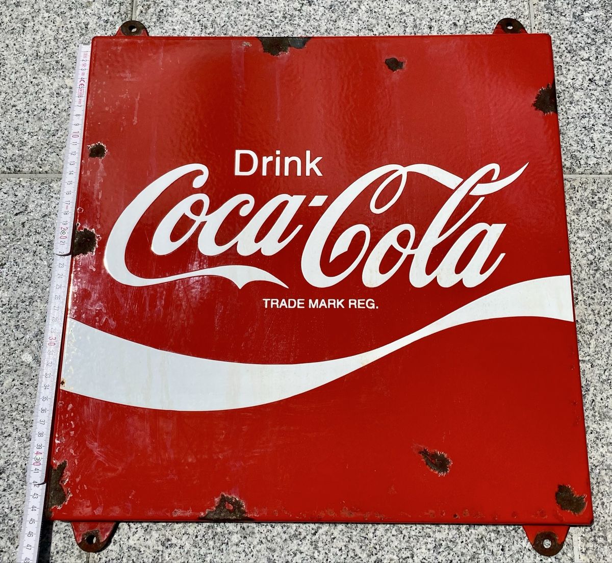 Coca-Cola Schilder: Coca-Cola Emaille-Schild – Gebraucht aus Rotkreuz von Once0