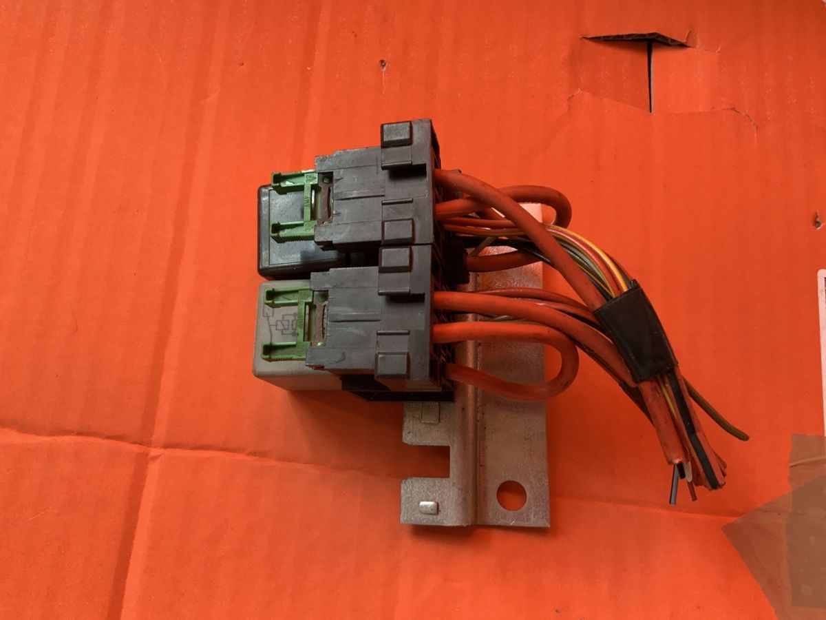 Componenti elettronici: VW Corrado relais ABS – Usato da Lausanne venduto da Shei2014 1