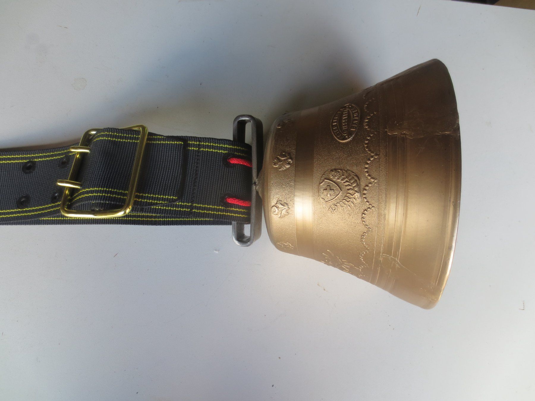 Campanacci mucche: Glocke mit neuem Riemen – Usato da Weier im Emmental venduto da waefler03 2