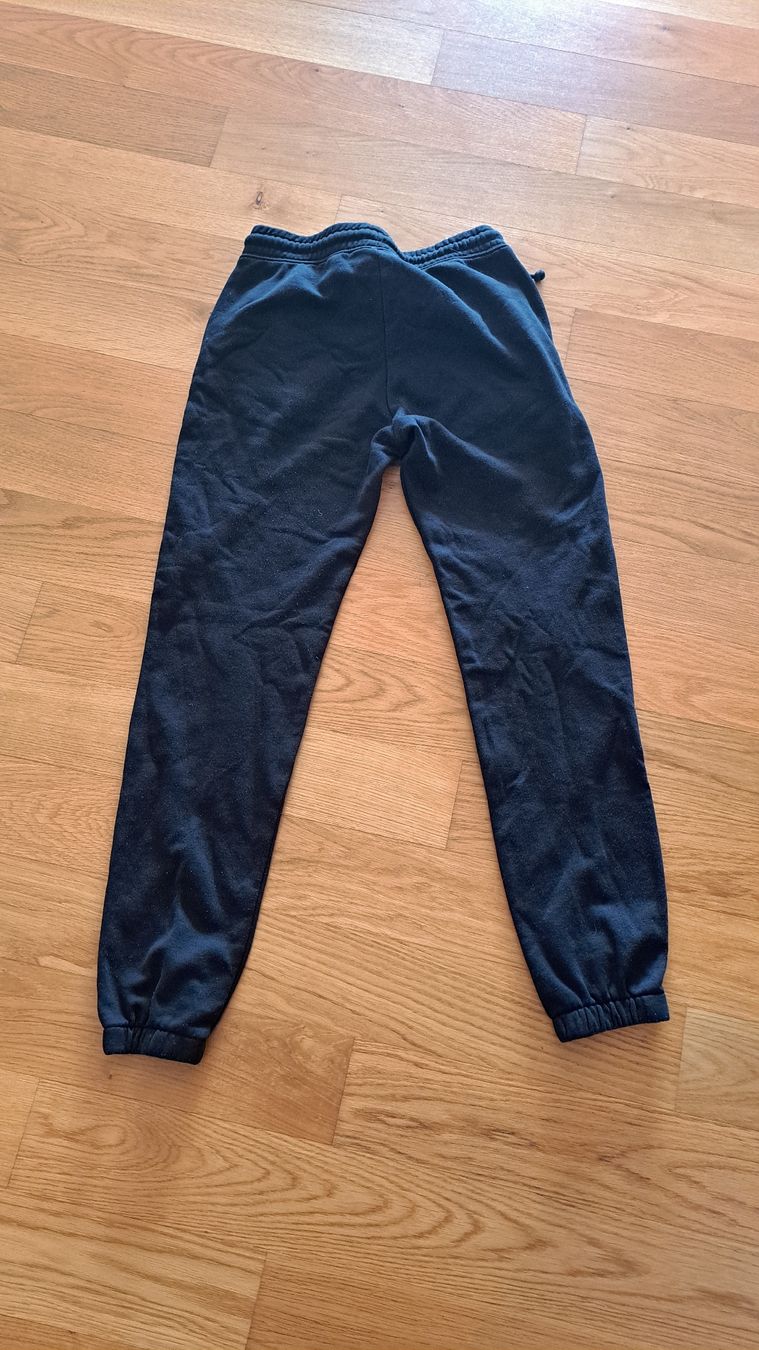H&M Pantaloni: Trainerhose H&M Schwarz – Usato da Seengen venduto da ja6_65wp 4