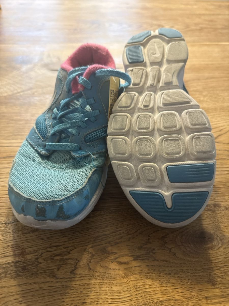 Nike Scarpe per ragazze: Nike zum Austragen – Usato da Buttikon SZ venduto da Kellerabteil 1