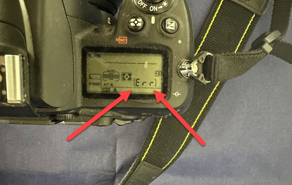 Nikon Fotocamera: Nikon D7000 Spiegelreflexkamera mit Objektiv – Usato da Liestal venduto da FuV01 9