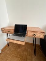 Schreibtisch mit Schubladen aus Massivholz guter Zustand