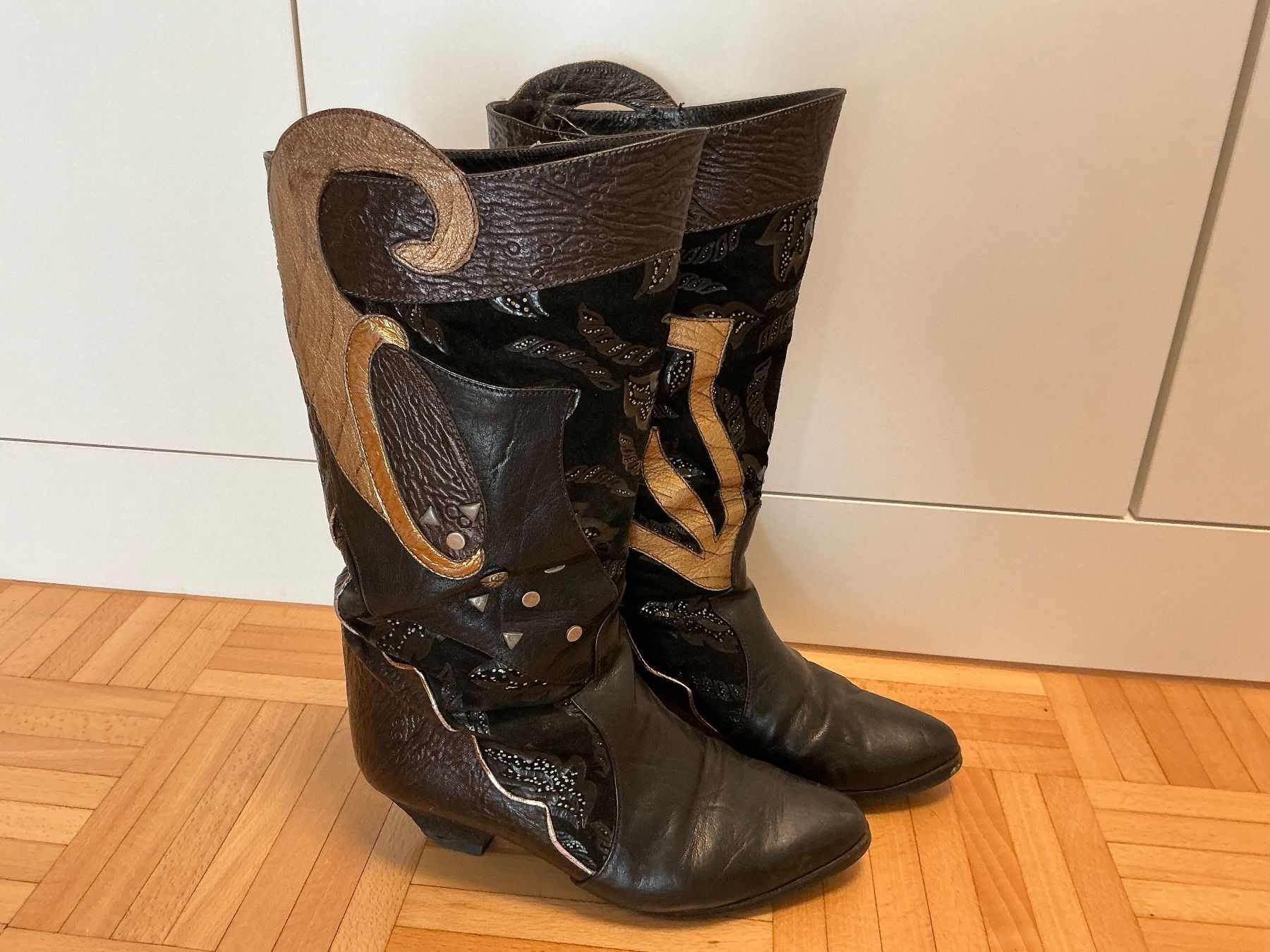 Scarpe da donna: Vintage Stiefel aus Leder, Grösse 36 – Usato da Zürich venduto da Mia712