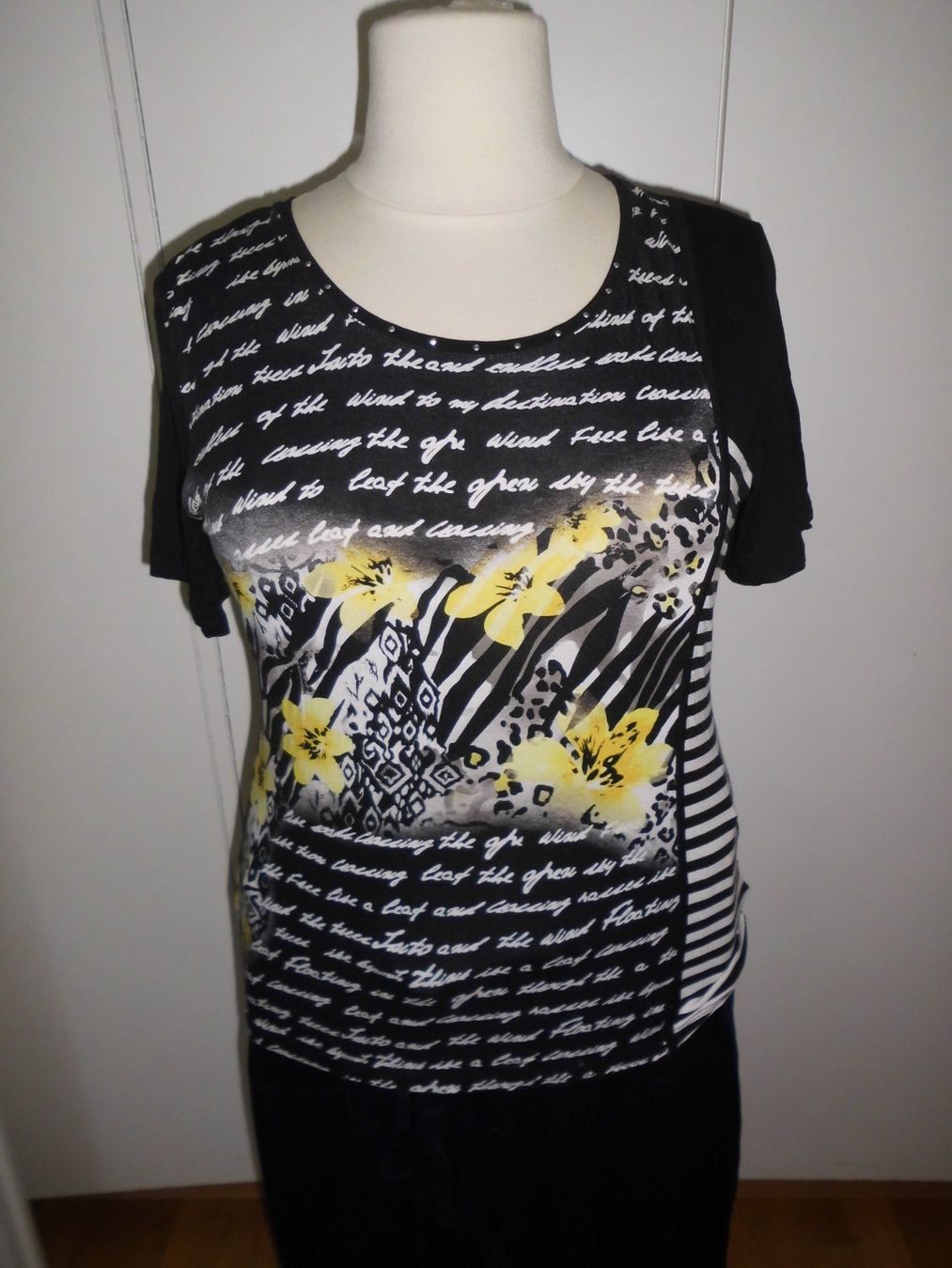 C&A T-Shirts: T-shirt noir/jaune T. M – Gebraucht aus Marin-Epagnier von Madja
