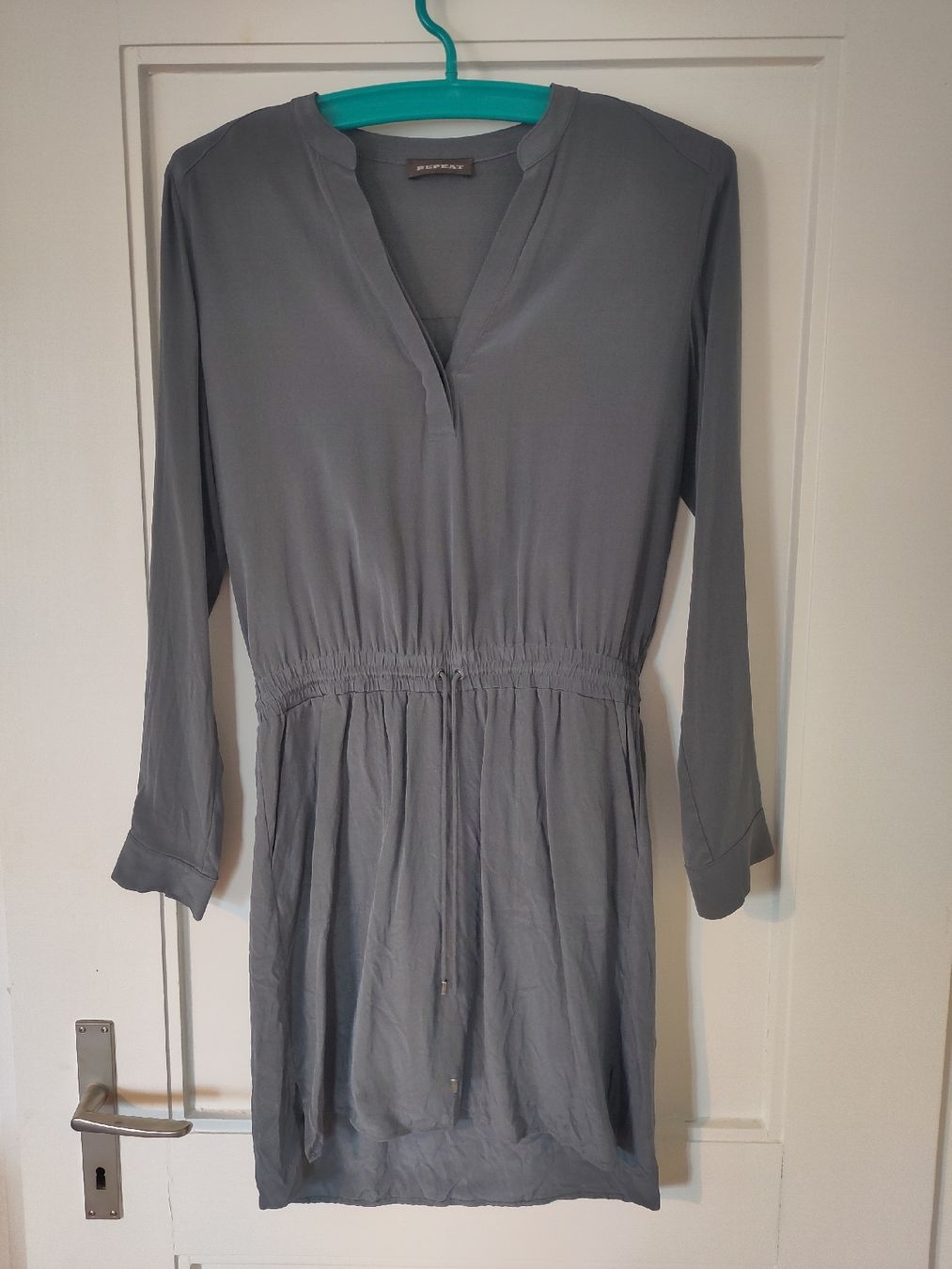 Repeat Vestiti: graues Kleid aus Seide von Repeat – Usato da Zürich venduto da ili_jzy7