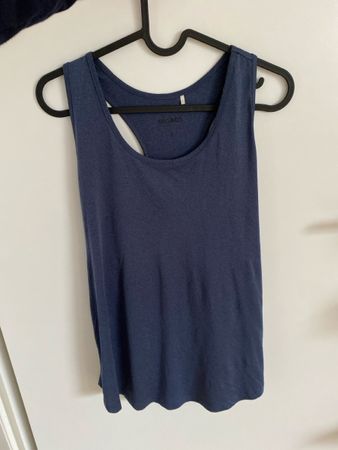 Dunkelblaues Migros Tanktop, Gr. S, ideal für Sommer!