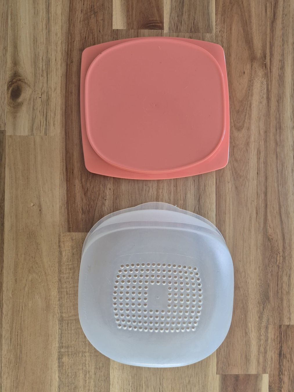 Tupperware Recipients et similaires: Boîte fromage Tupperware perforé 2 boîtes – Neuf (Voir description) à siviriez par Nessa1808 2
