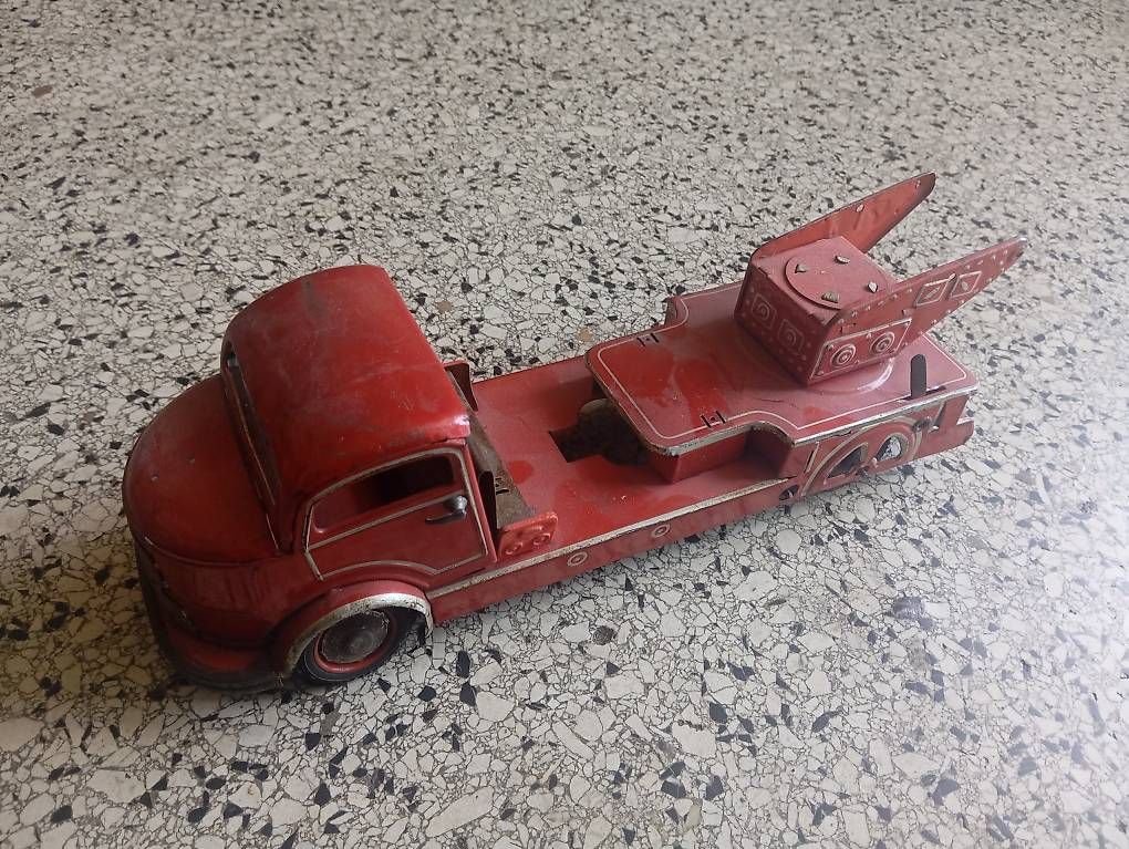 Jouets: Blech Feuerwehr Laster – D'occasion à Basel par Petergunn