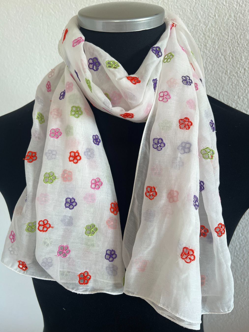 Colora Foulard & Sciarpe: Colora Schal, Weiss mit Blümchen, 23% Seide, NEU – Nuovo (secondo la descrizione) da Worb venduto da farben20zauber 1