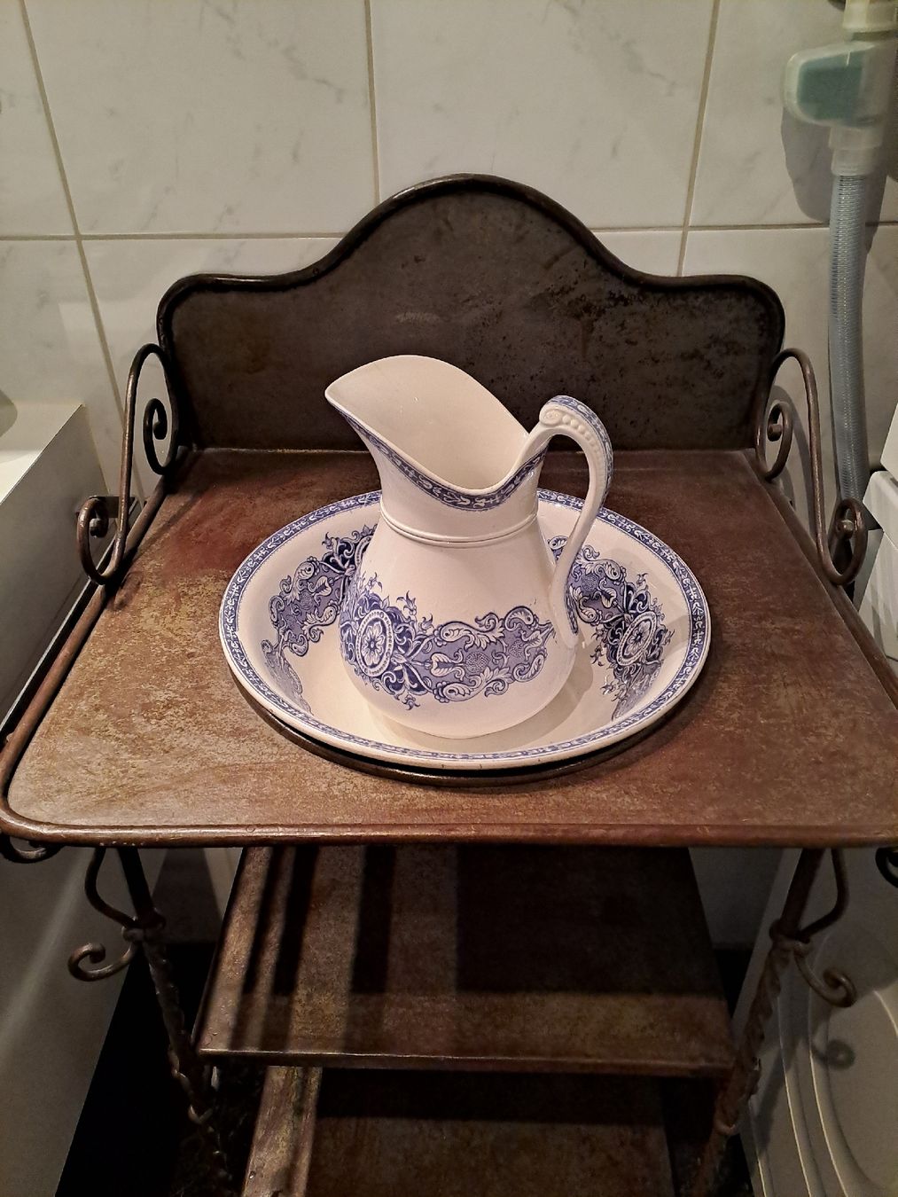 Tavoli: Antiker Waschtisch mit Waschschüssel! – Usato da Sursee venduto da Antiquitas... 2