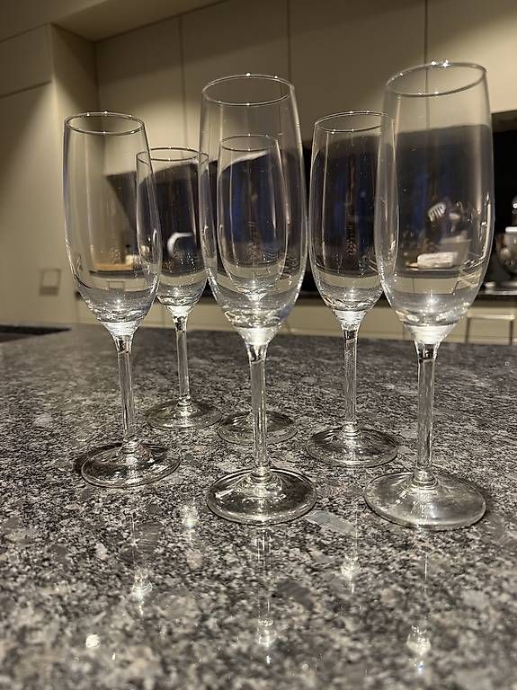 Verres: Champagner Set 6 Gläser  – D'occasion à Münsingen par JeliiDz