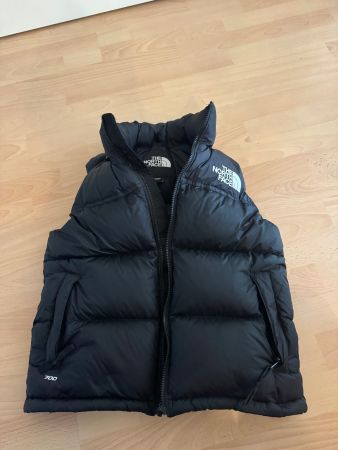 Sehr stylische und angesagte North Face Daunenweste