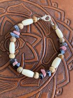 Armband mit Schmucksteinen und Perlen mehrfarbig neu