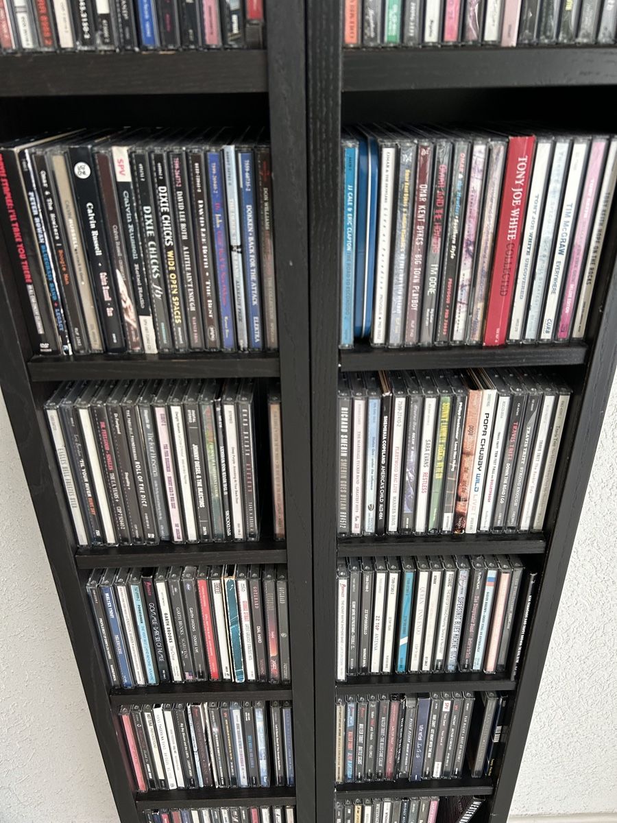 CD: CD Sammlung inklusive 2 Möbel – Usato da Rothrist venduto da LincolnDriver78