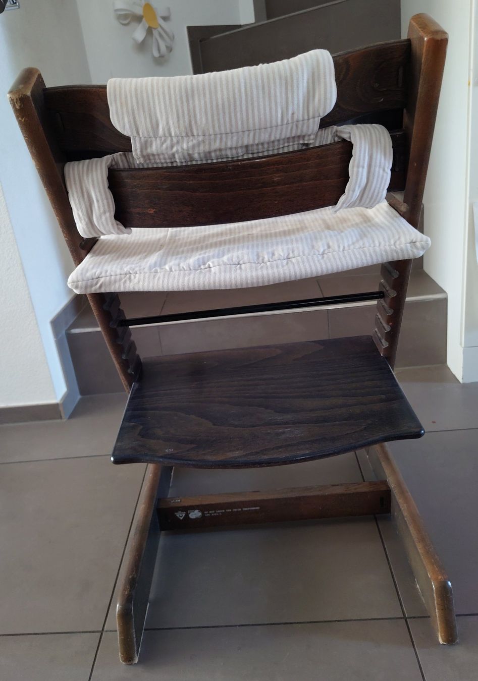 Stokke Chaises hautes: Stokke Triptrap mit Sicherheitsbügel und Sitzpolster – D'occasion à Aesch BL par mur_b7jh 2