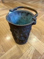 Antiker Eimer / Topf aus Bronze mit Relief-Verzierung!