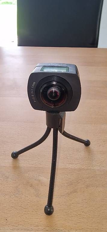 Fotocamera: QIMMIQ Sy 360 mit Stativ – Usato da Leutwil venduto da rec_mrd8