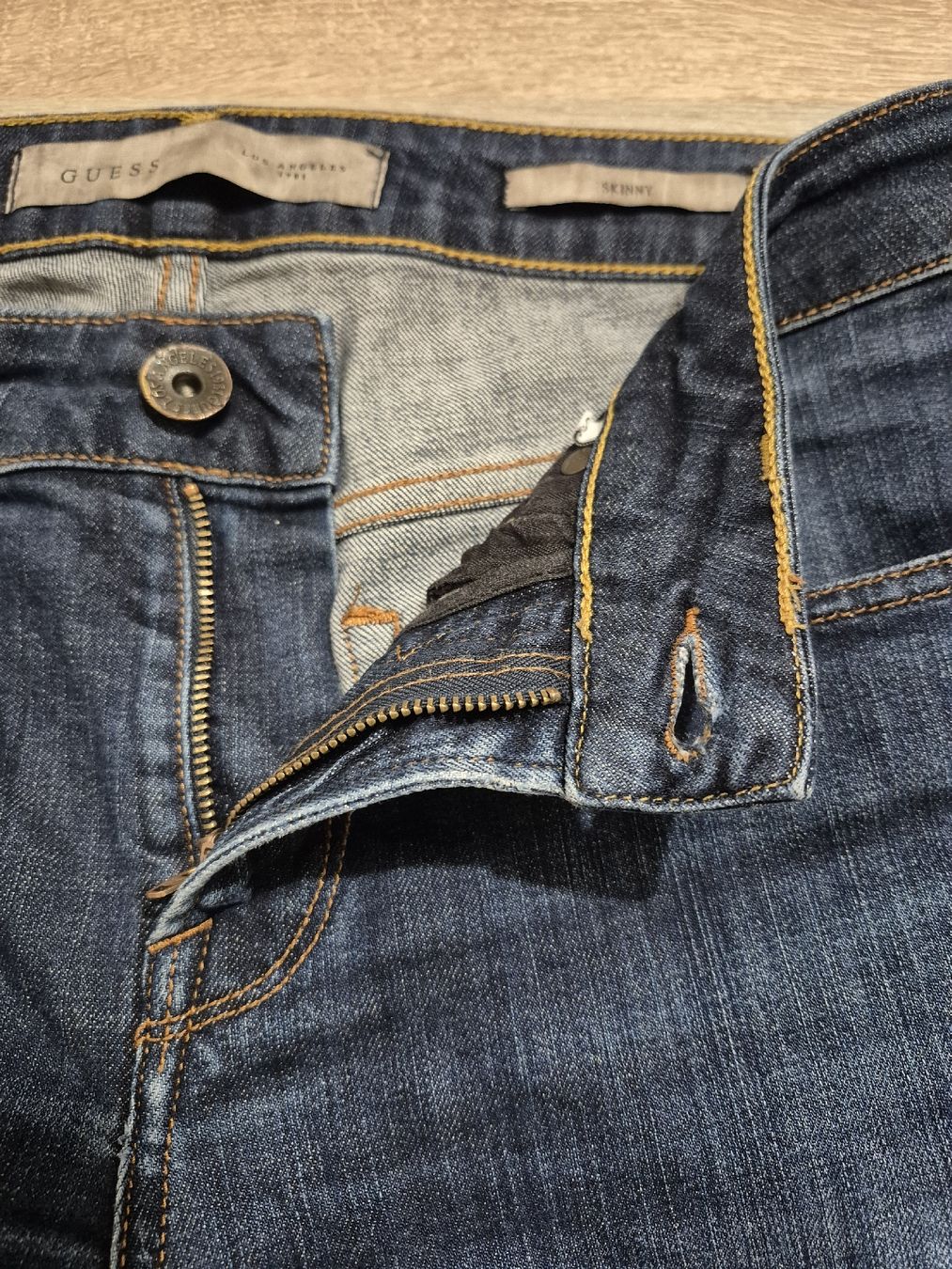 Guess Jeans: Guess Jeans – Usato da Winterthur venduto da Lumi11 3