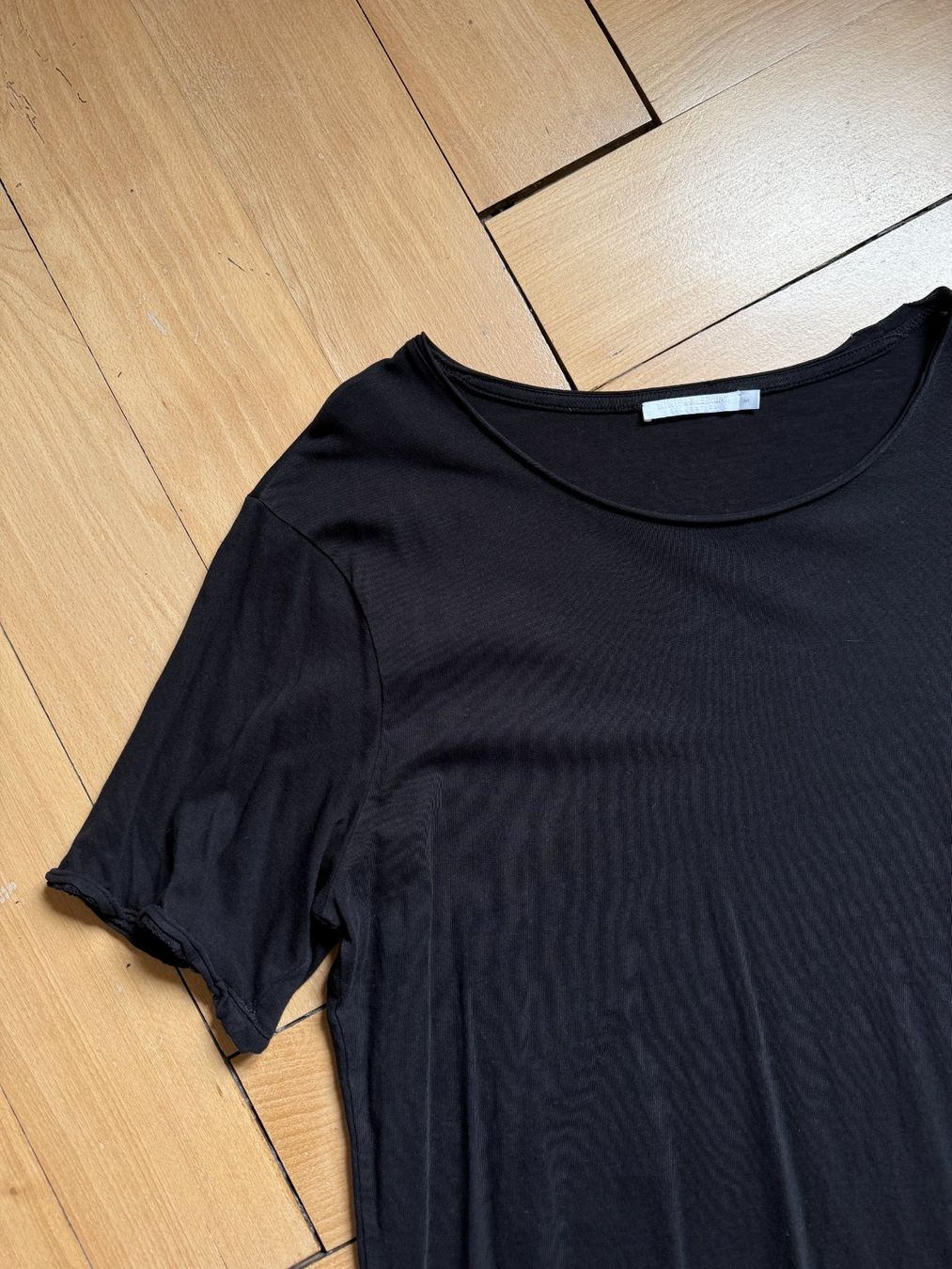 Weekday T-shirt: WEEKDAY - T-Shirt schwarz M – Usato da Zürich venduto da Diazaio 1