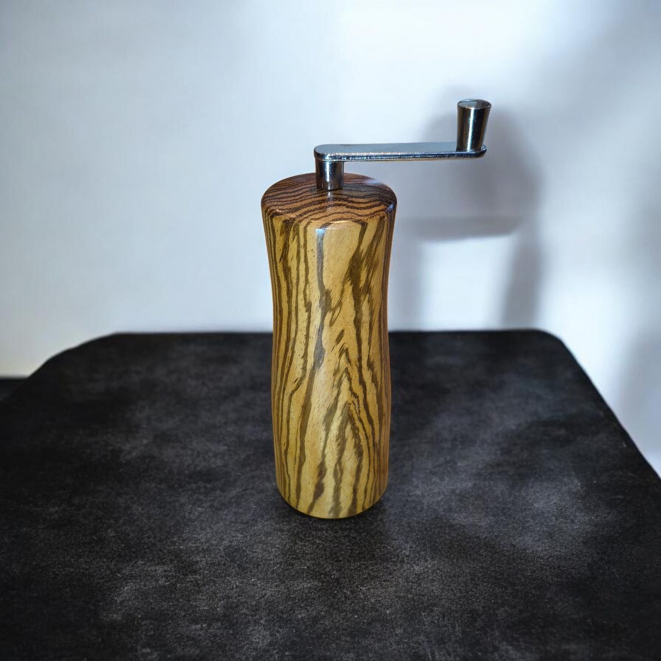 Elettrodomestici da cucina: Muskatmühle neu – Nuovo (secondo la descrizione) da Gamprin venduto da Holzkunst. 1
