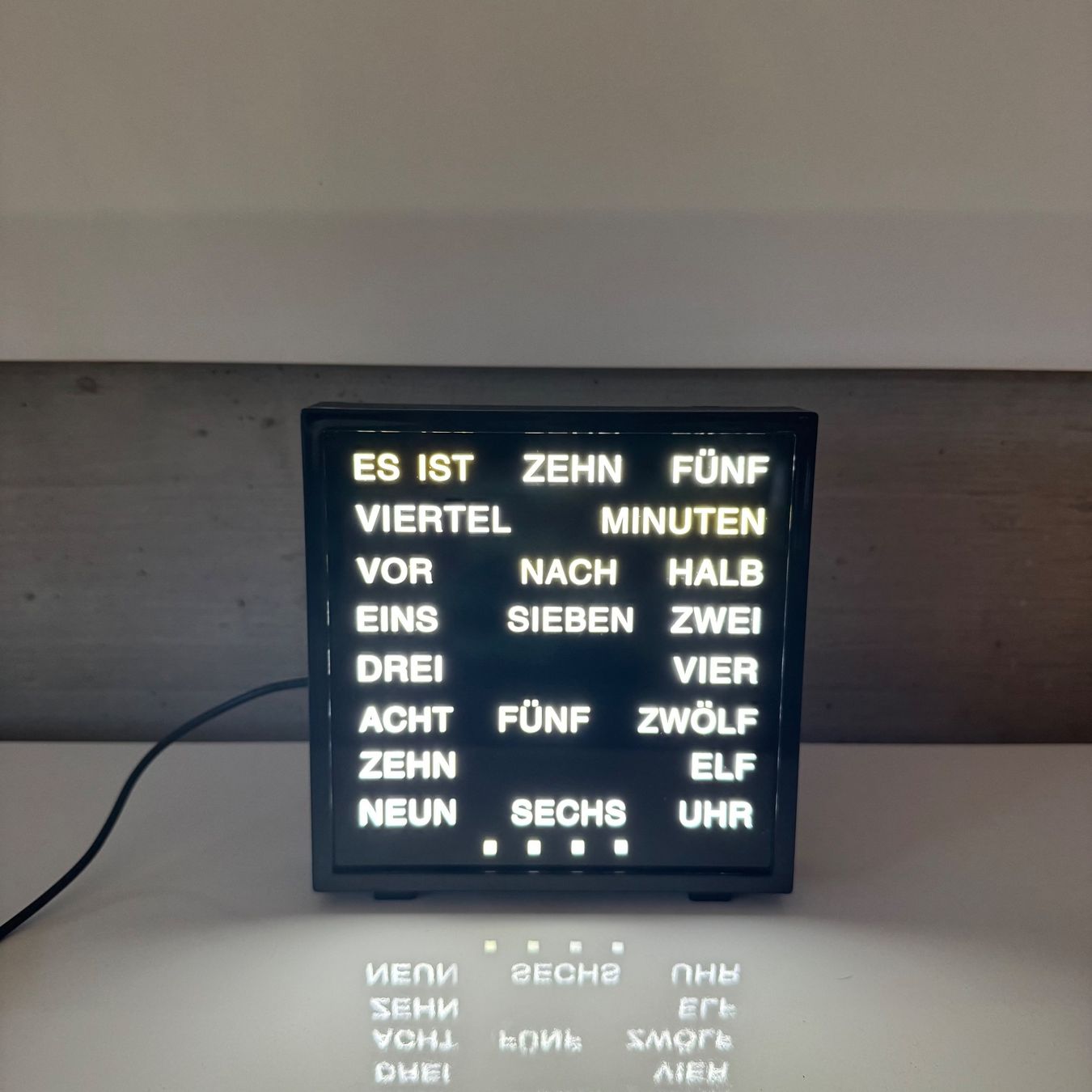 Orologi da terra & Orologi da parete: Digitale Uhranzeige (deutsch) – Nuovo (secondo la descrizione) da Zürich venduto da Artcore 1