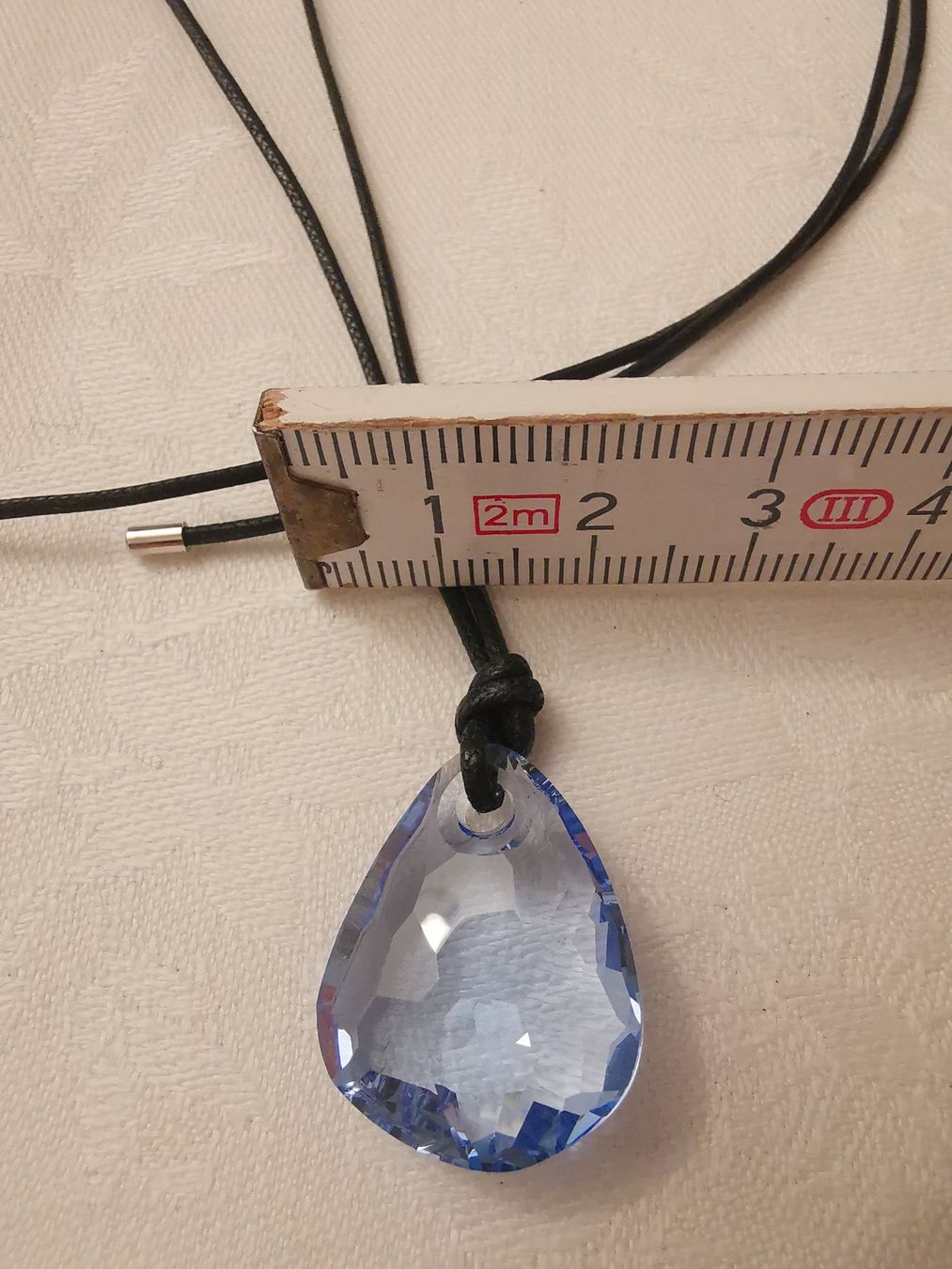 Swarovski Ciondoli: Swarovski Anhänger aqua Crystall an gewachstem Cot – Nuovo (secondo la descrizione) da Zürich venduto da Yourgoodbuy 1