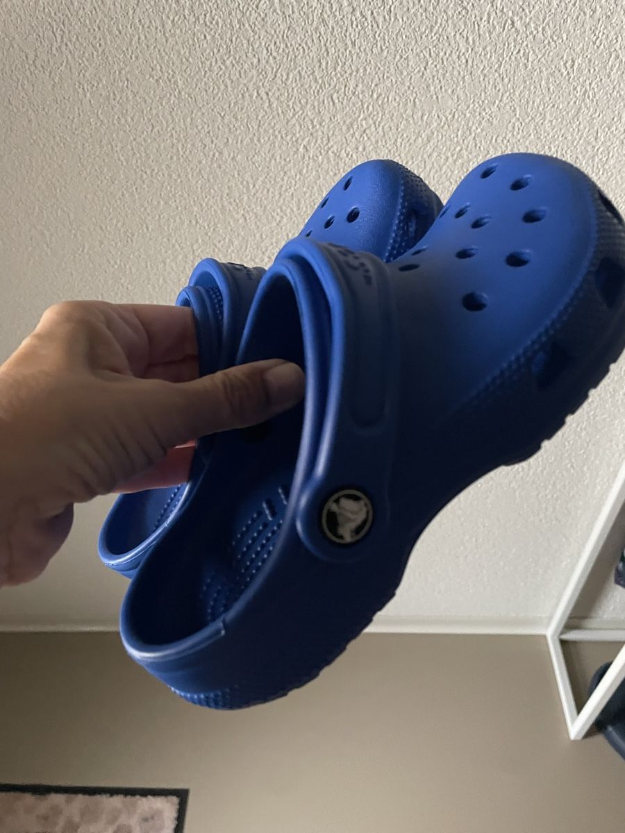 Scarpe per ragazzi: Clogs Crocs blau Grösse J2 neuwertig – Nuovo (secondo la descrizione) da Burg AG venduto da rok_r6lg