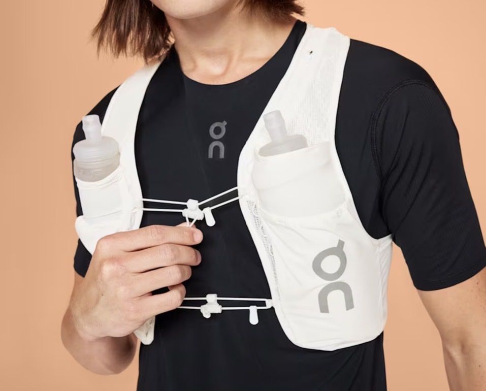 Gilet & Giacche: On Trail Vest 5l (M) – Nuovo (secondo la descrizione) da Bern venduto da Laufsport3000