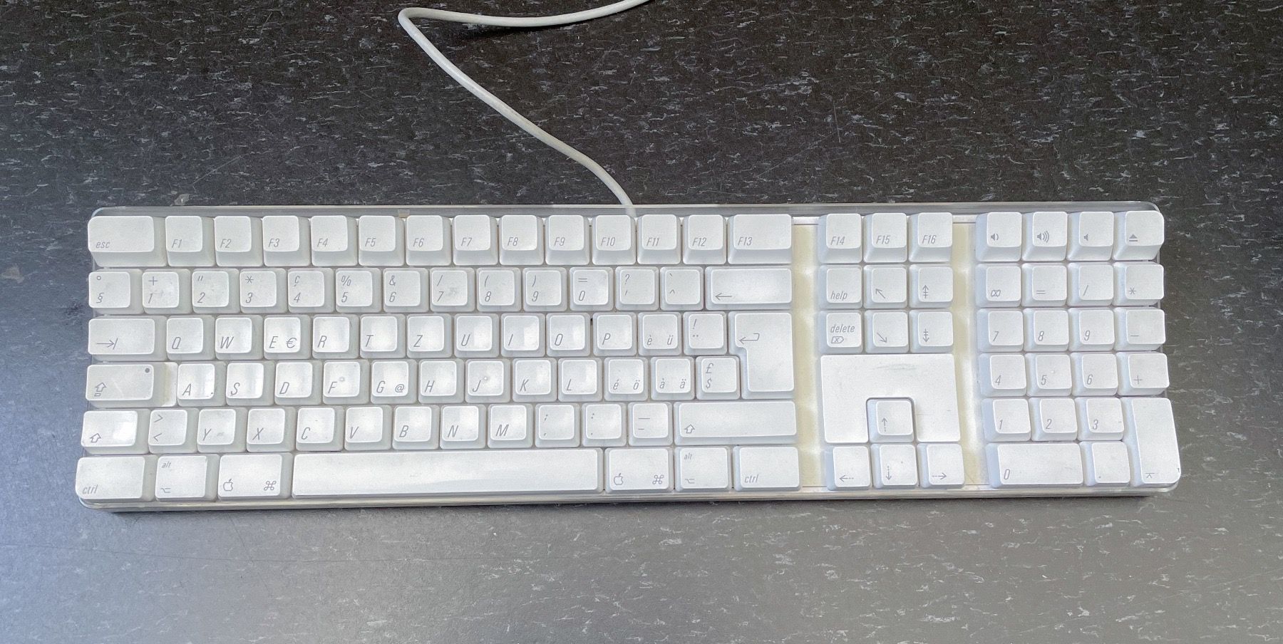 Apple Tastaturen: Apple Keyboard A1048 CH-DE Layout – Gebraucht aus Port von