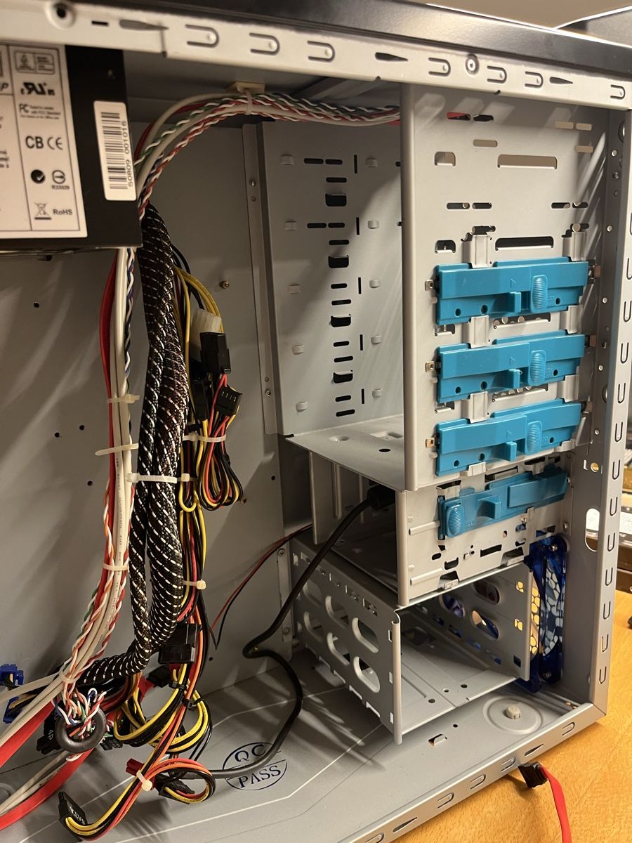 Custodie: Enermax Chakra PC Tower schwarz gebraucht – Usato da Beckenried venduto da Chris_Miguel 2