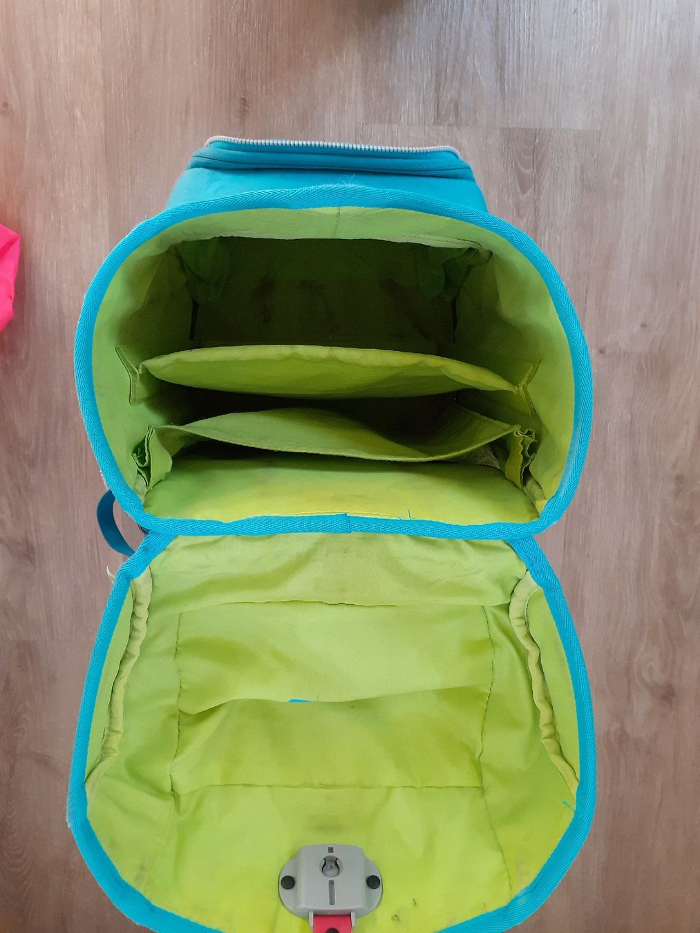 Ergobag Borse & Zaini: Ergobag Schulthek set mit Etuis und Regenschutz – Usato da Chur venduto da Knuffer 2