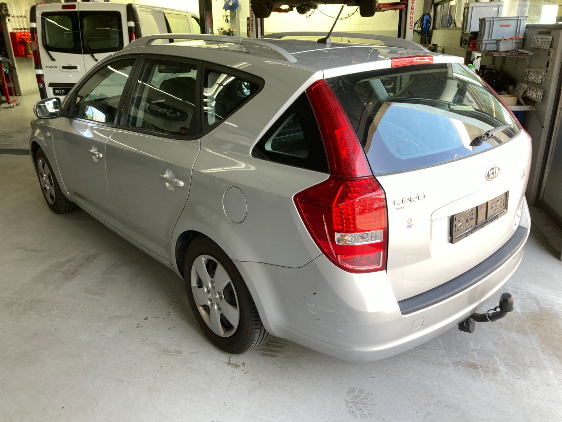 Kia Automobili: KIA cee d 1.6 für Export oder Bastler – Usato da Cham venduto da WB2223 2
