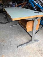 Schultisch höhenverstellbar mit Ablage gebraucht