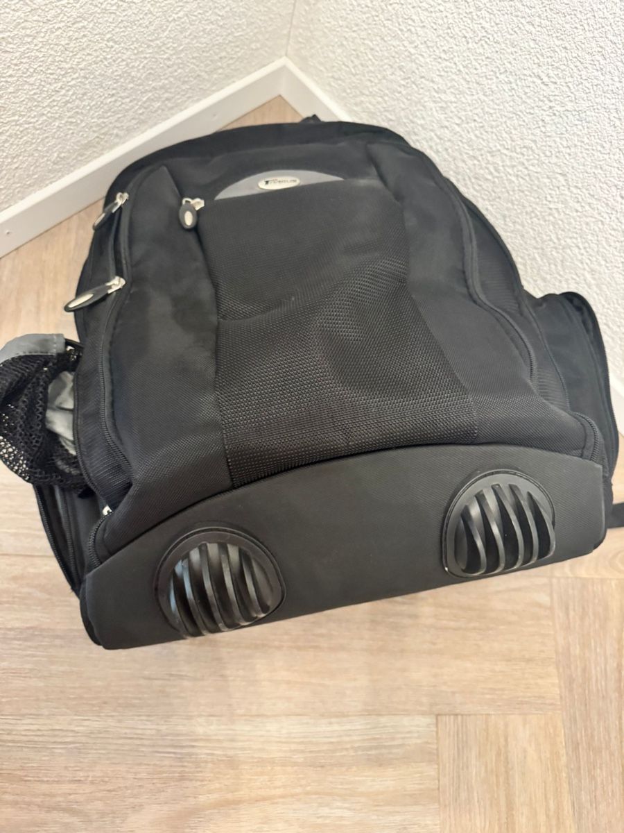 Targus Zaini: Targus Laptop-Rucksack / Business Backpack schwarz – Usato da Dörflingen venduto da Benz63 2