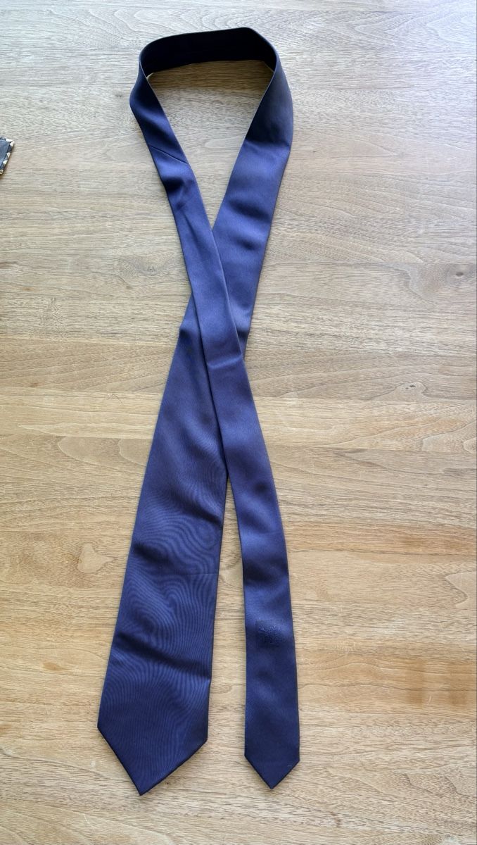 Cravatte: Krawatte Hermès Silk - Deep Blue – Usato da Herrliberg venduto da Mirika 2