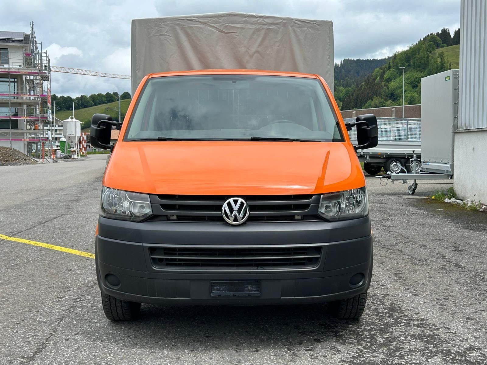 VW Véhicules utilitaires: VW T5 Transporter mit Brücke/ Verdeck – D'occasion à Rothenthurm par schwinger21 6