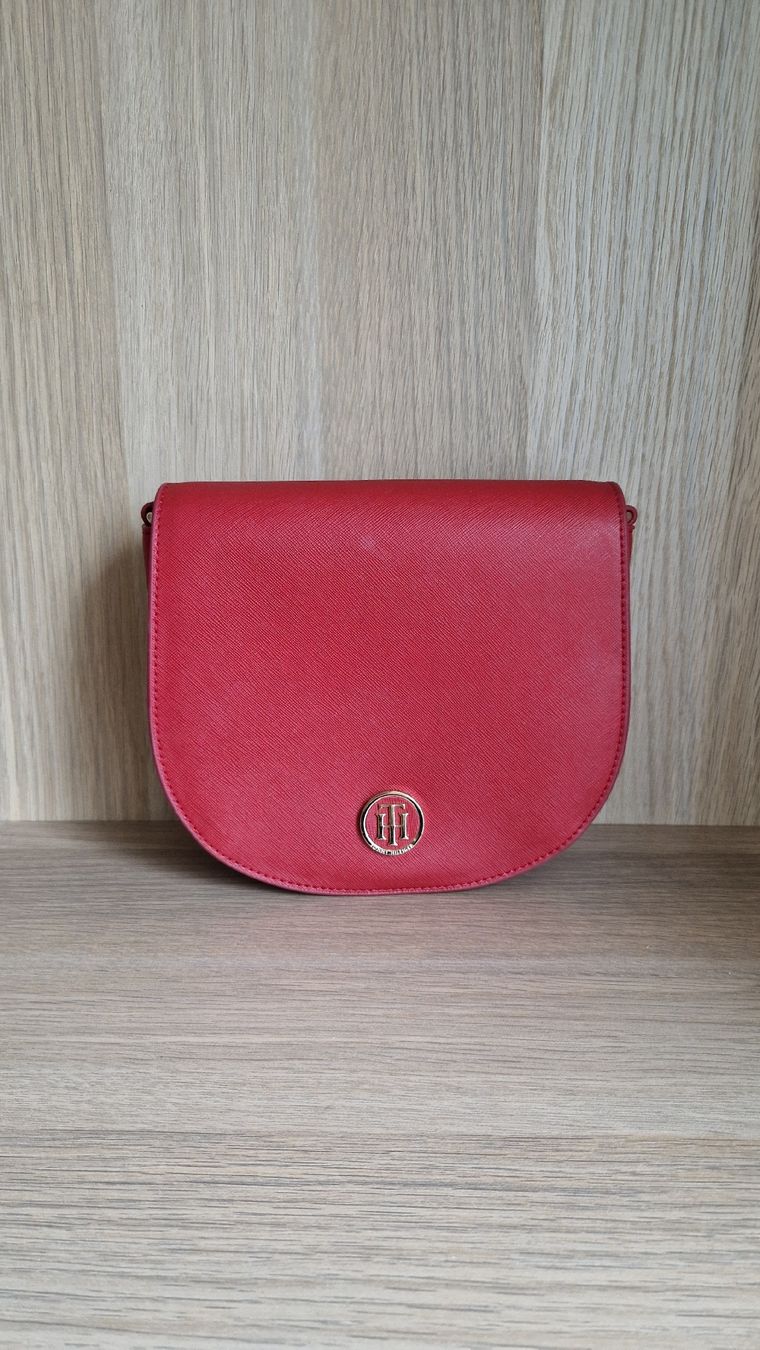 Tommy Hilfiger Taschen für Damen: Tommy Hilfiger Umhängetasche Rot – Gebraucht aus Winterthur von kate_24 1
