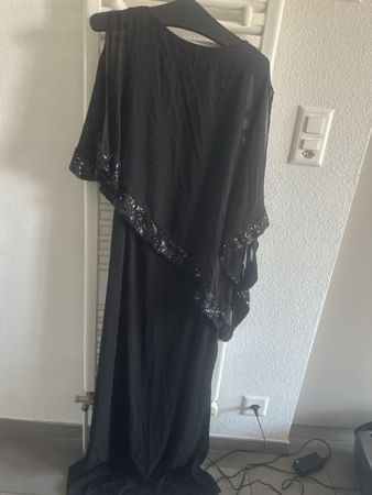Langes Kleid mit Pailletten