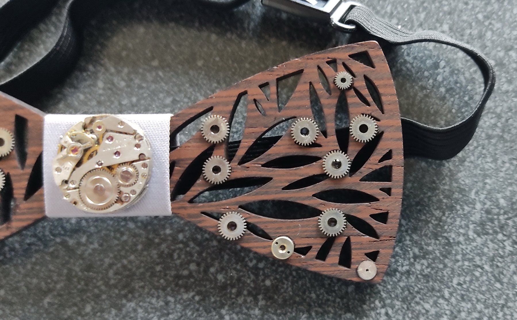 Cravatte: Handmade Steampunk Wooden Bow Tie / Fliege / Masche – Nuovo (secondo la descrizione) da Schwanden GL venduto da UHRKNALL 1