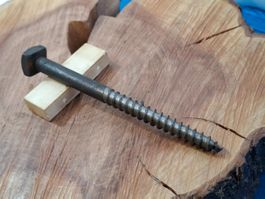 1 antike 4-Kant Holz Schraube, Ø 1cm x 13cm (LOT3506#NSH6)