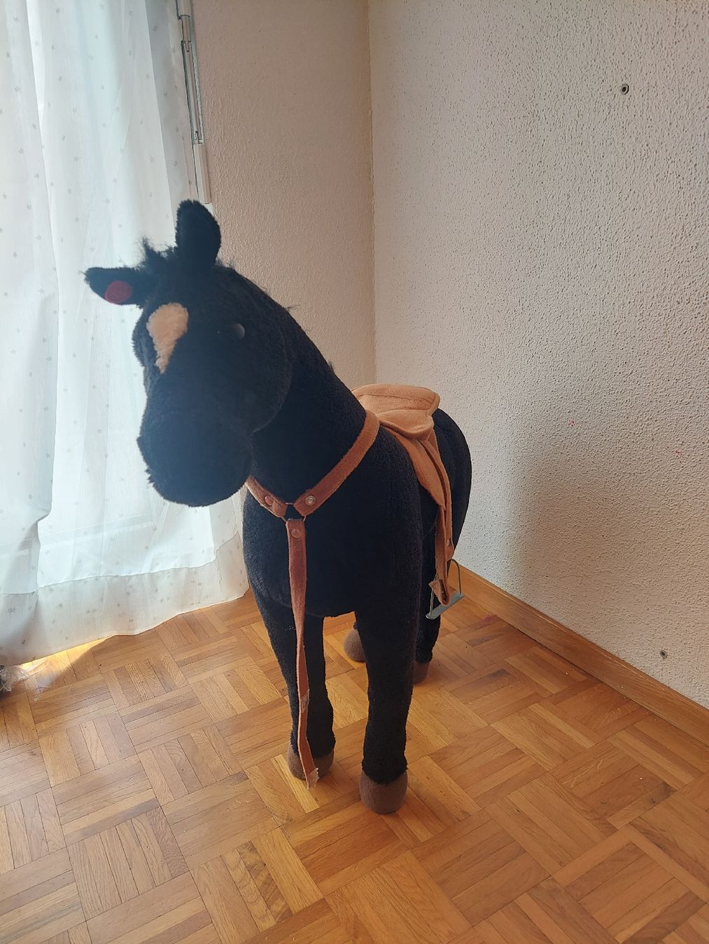 Jouets: Plüschpferd schwarz mit Sattel. Mit Pflegeset – D'occasion à Oberrieden par Naklesu71 2