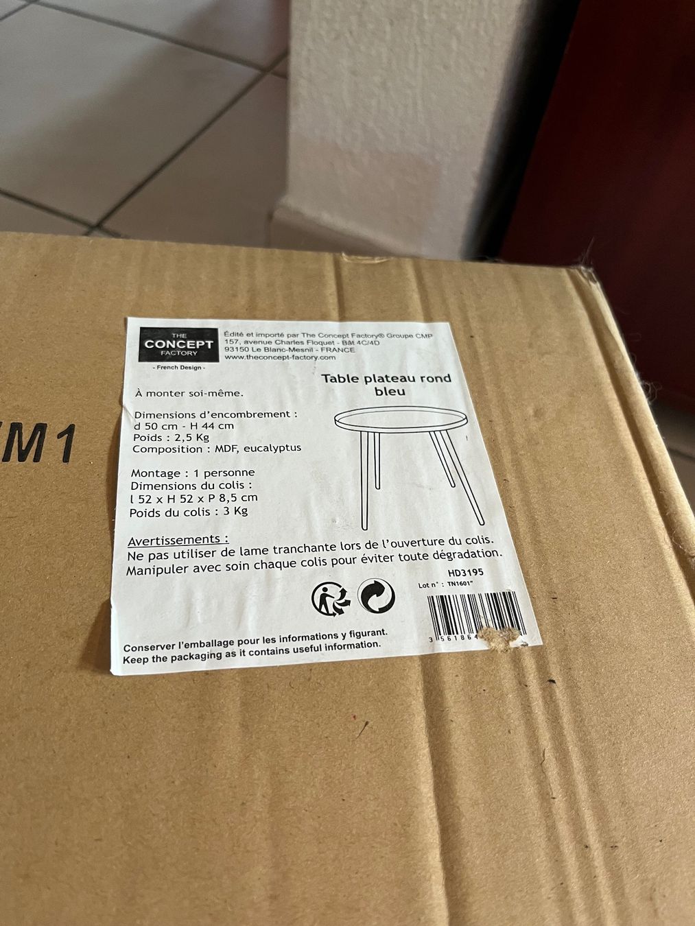 Tische: Petit table plateau rond bleu clair neuve – Neu und originalverpackt aus Porrentruy von Madamebovary 1