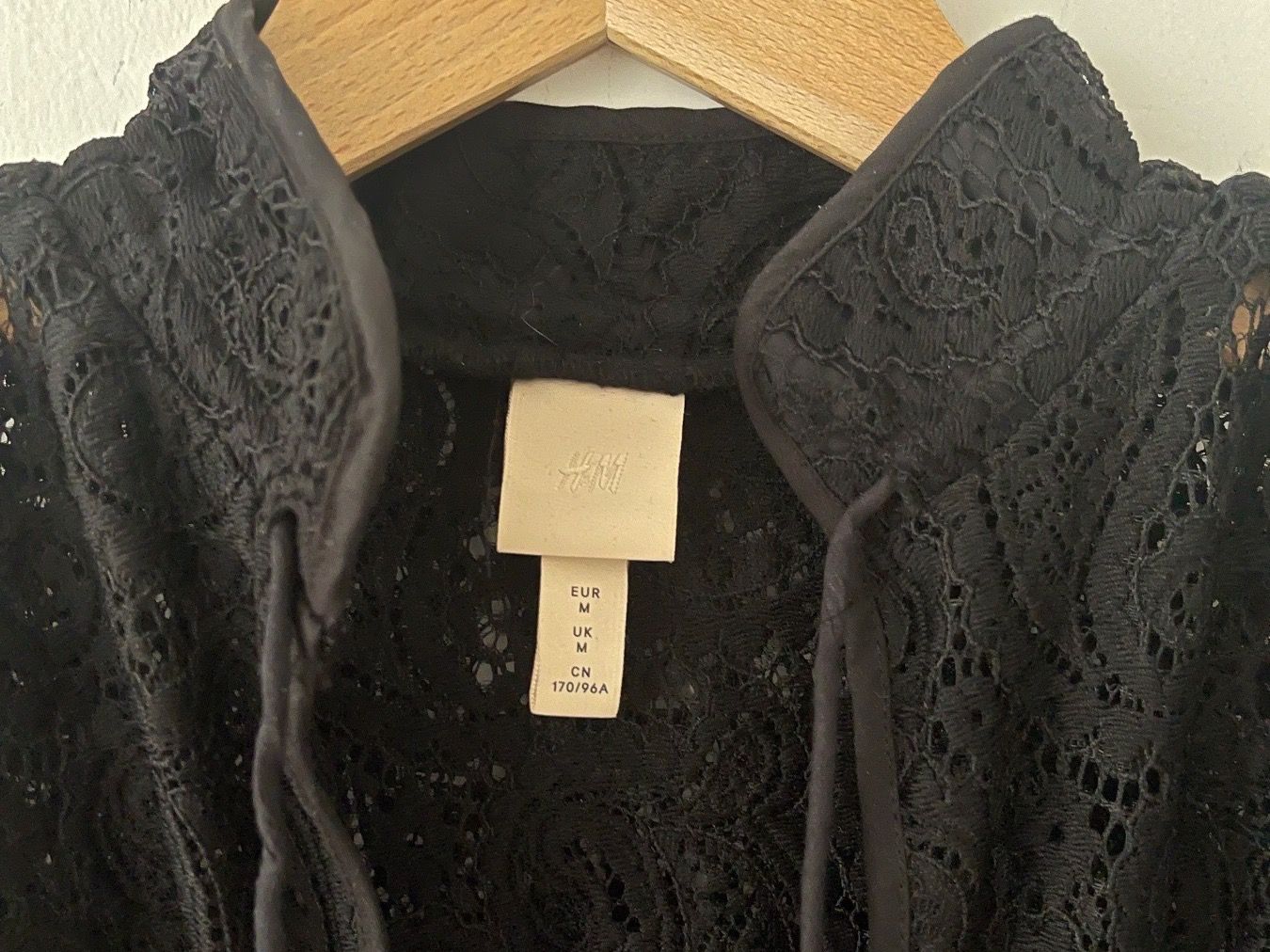 H&M Vestiti: Kleid H&M schwarz Grösse M elastische Spitze durchgehend – Usato da Nussbaumen AG venduto da HelenaDavid1910 4