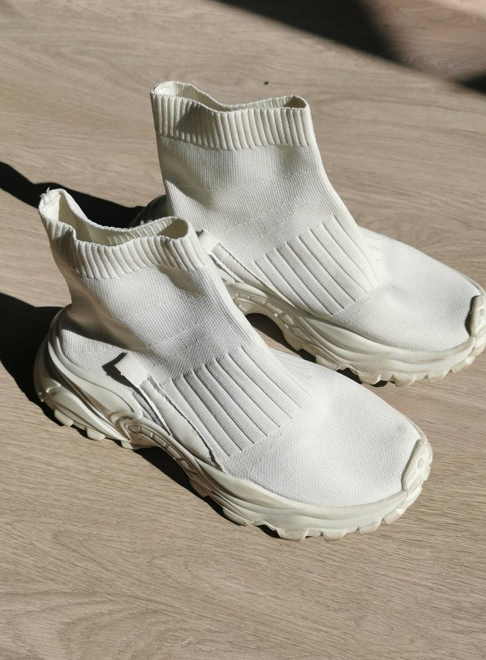 Scarpe da uomo: Weisse Stoff-Sneakers, Sockenschuhe - Grösse 38 – Usato da Wettingen venduto da JasminL92-4
