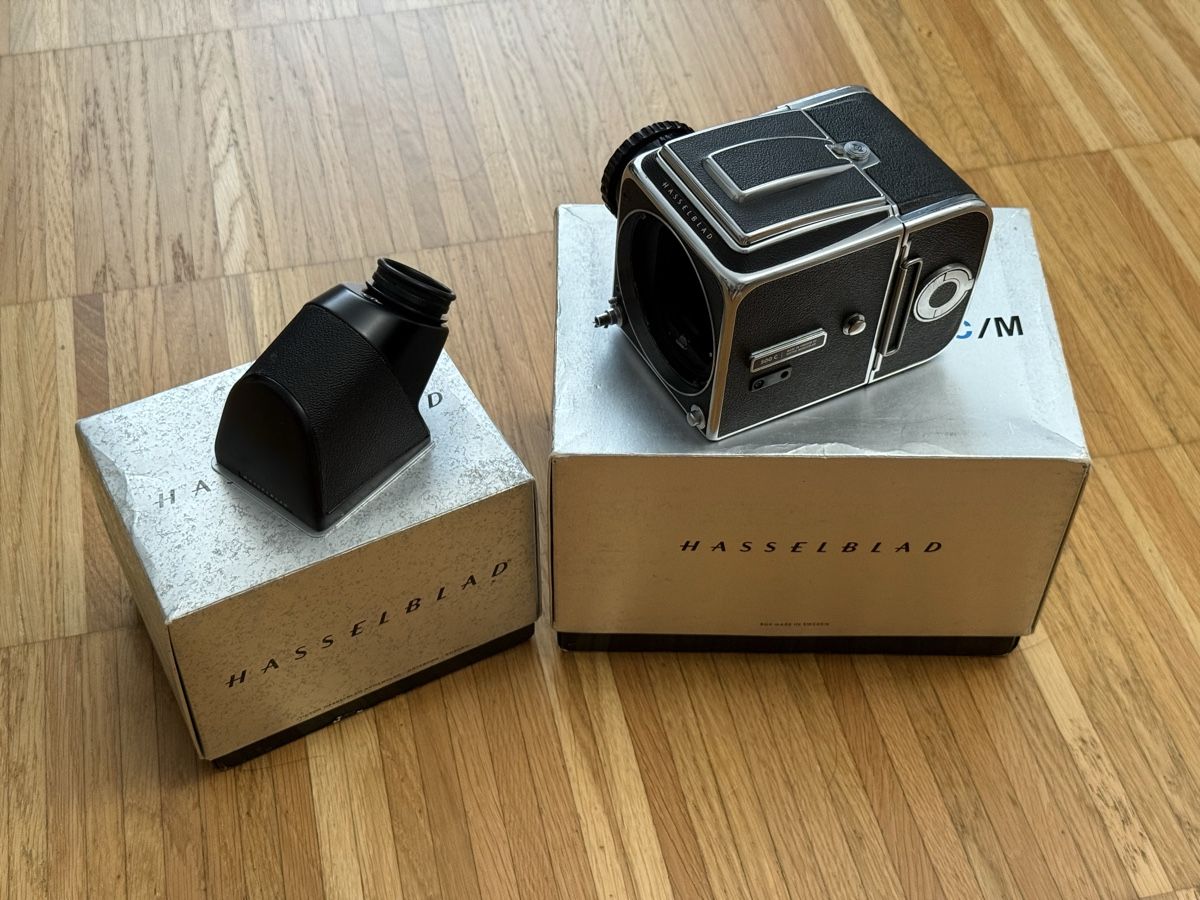Hasselblad Appareil photo: Hasselblad 500c with eye-level viewfinder – D'occasion à Zürich par cse_2qbg