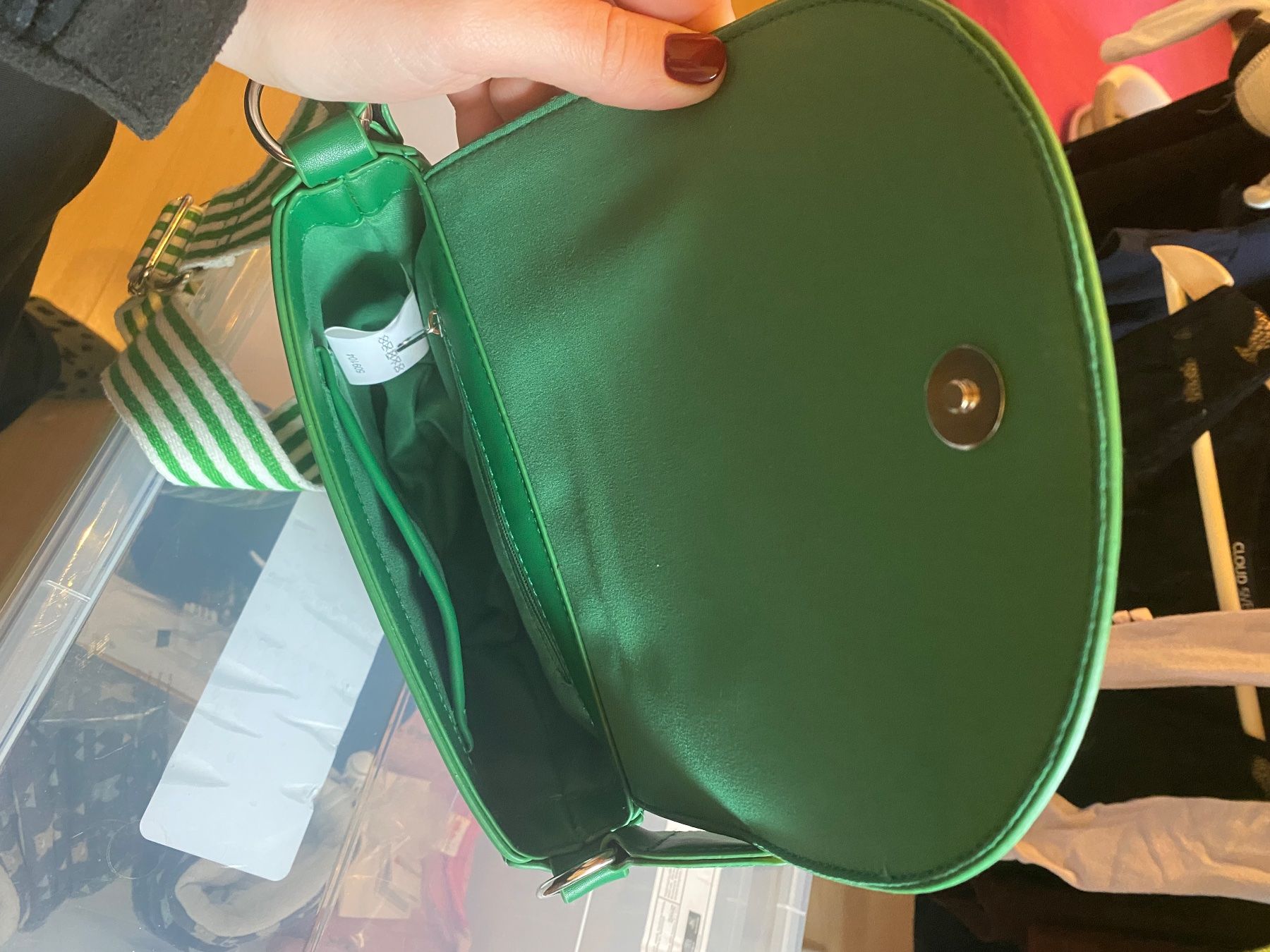Borse da donna: Grüne Umhängetasche, 19x13cm – Nuovo (secondo la descrizione) da Edlibach venduto da Kiwi610 3